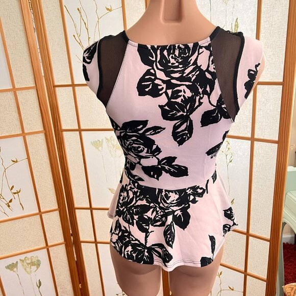 Annabelle Elegant Ruffle Floral Peplum Top sz M - Picture 4 of 5